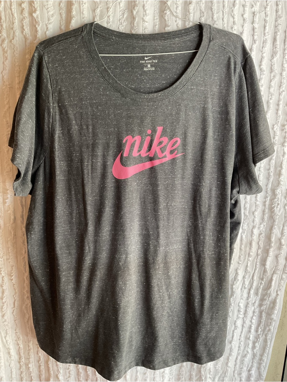 Nike Women's Heathered Gray Tee 3X with Pink Logo